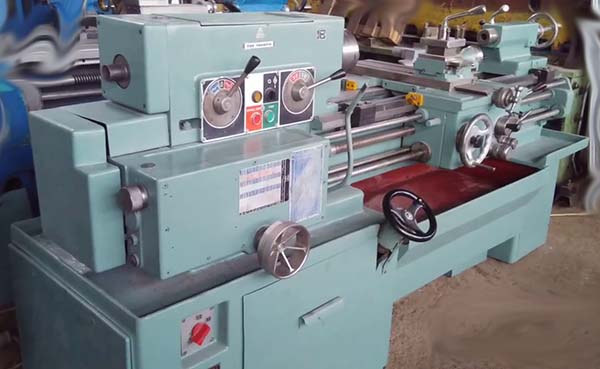 SV18RA Загальний вигляд токарно-гвинторізного верстата Загальний вигляд універсального токарно-гвинторізного верстата SV18RA